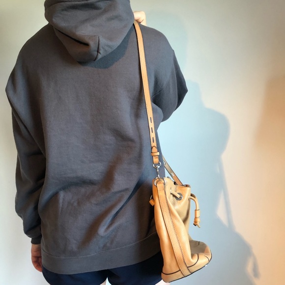 Rebecca Minkoff Fiona Bucket Bag in Soft Tan Pebbled Leather Silver Hardware - Picture 3 of 16